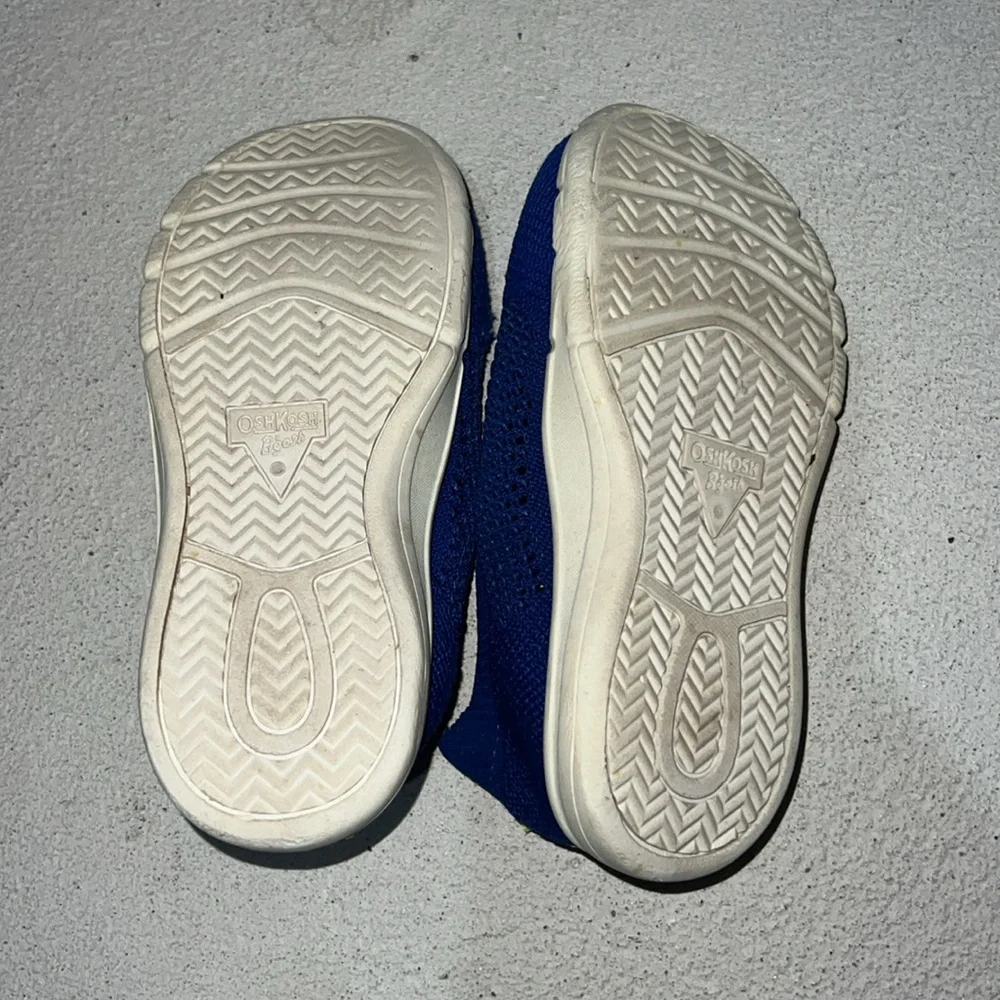 Oshkosh water shoes
